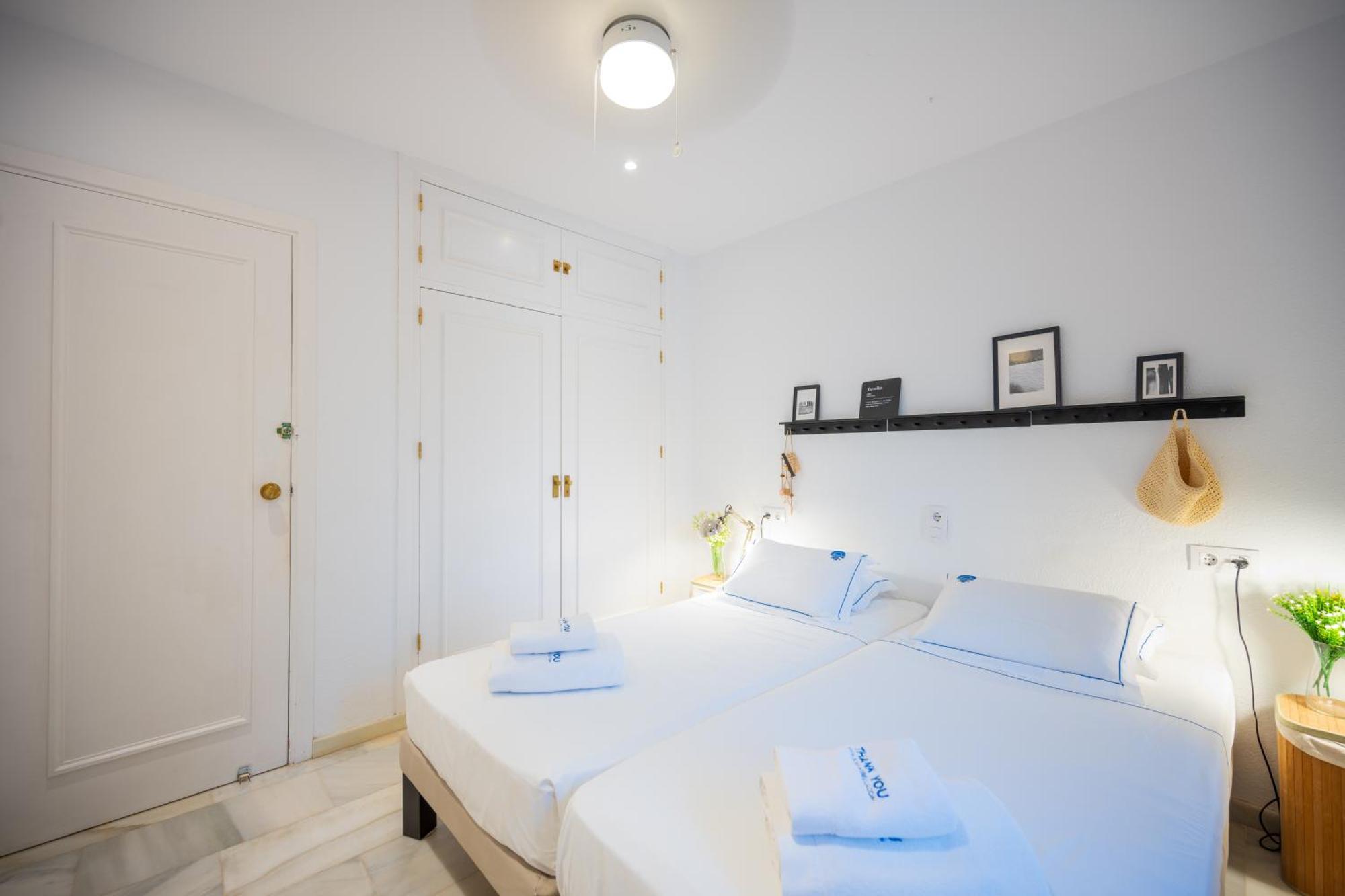 Typical Beach House Las Chapas Playa With Heated Pool Marbella Bagian luar foto