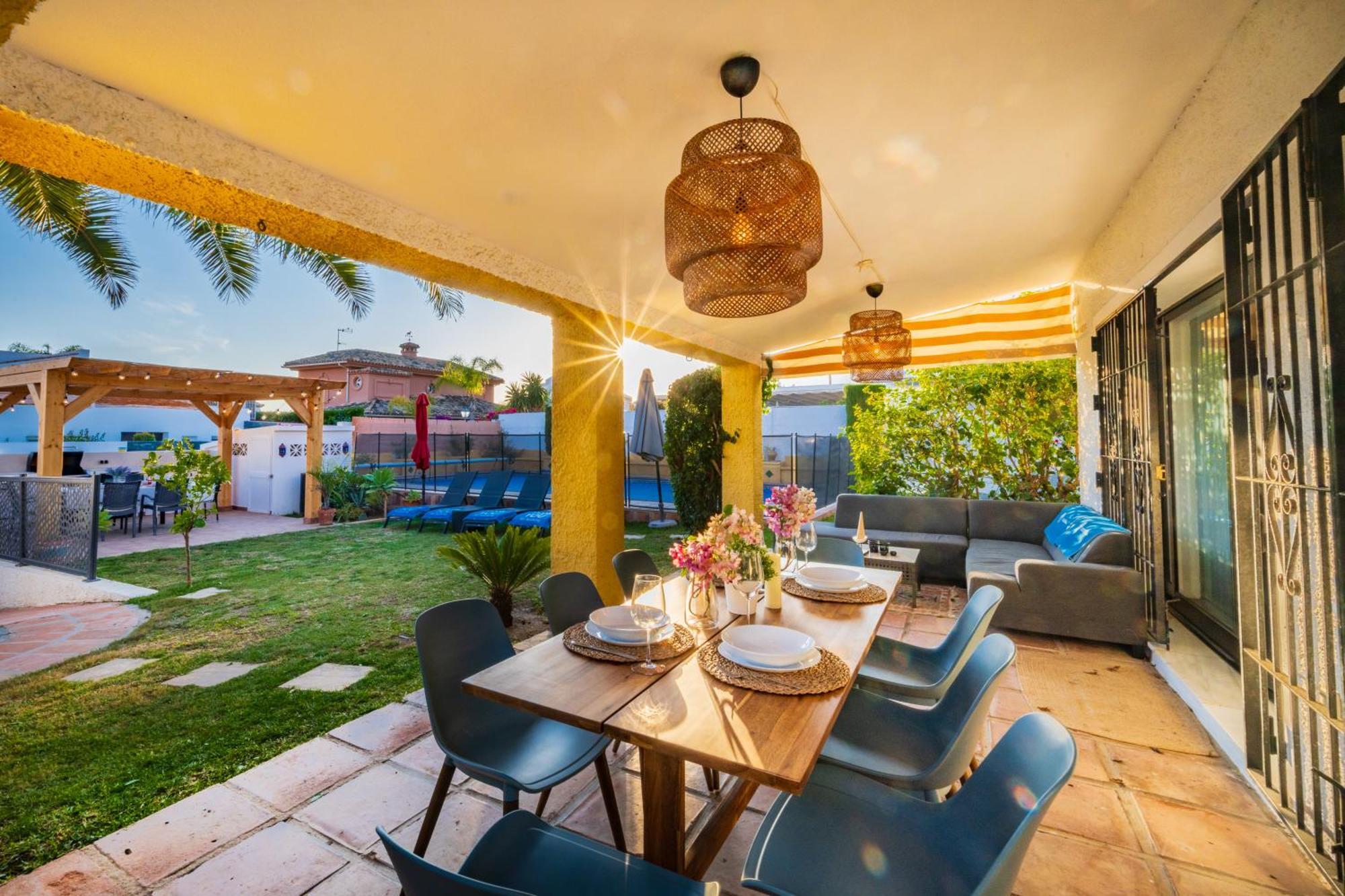 Typical Beach House Las Chapas Playa With Heated Pool Marbella Bagian luar foto