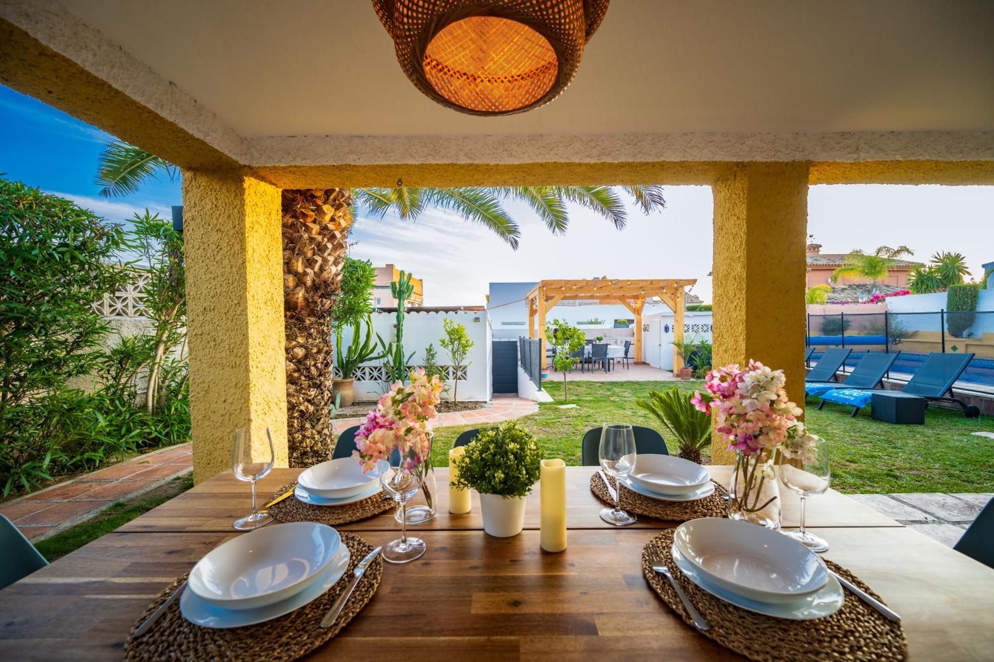 Typical Beach House Las Chapas Playa With Heated Pool Marbella Bagian luar foto