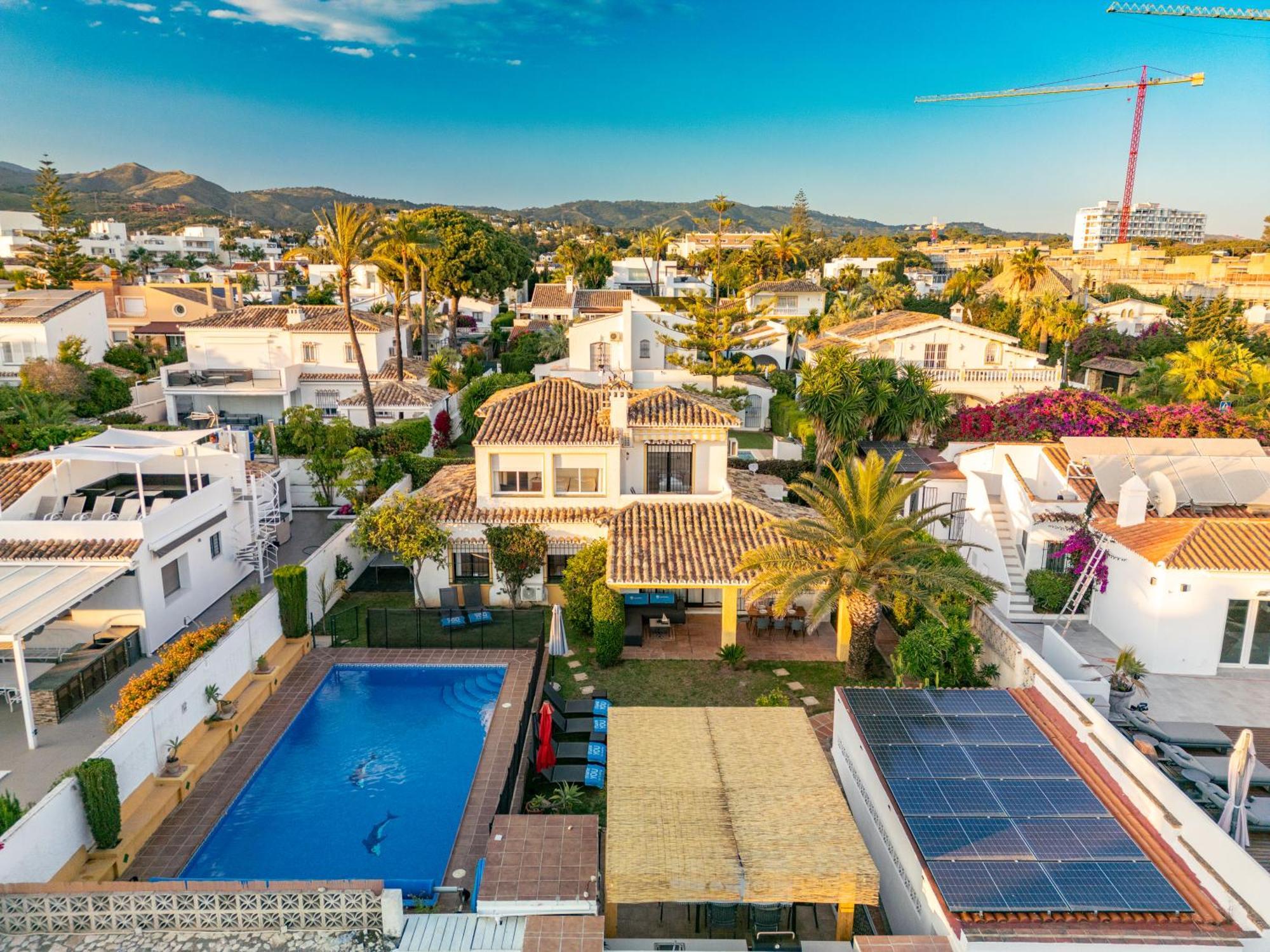 Typical Beach House Las Chapas Playa With Heated Pool Marbella Bagian luar foto